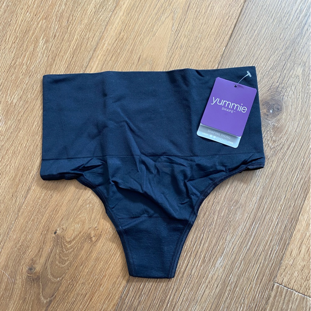 NWT Yummie Shaping Thong in Black Sz S/M